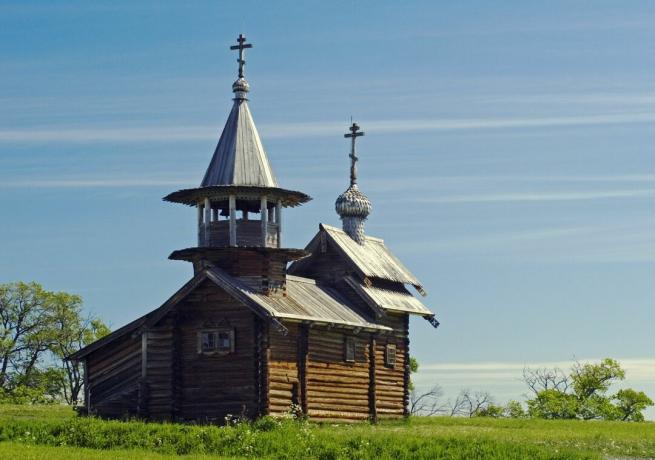 Деревянная церковь на острове Кижи, Россия