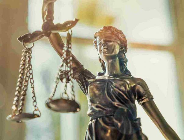 Derechos, deberes... и уйти от проблемных
